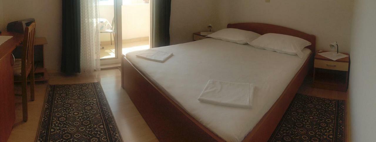 Apartman Mesec *